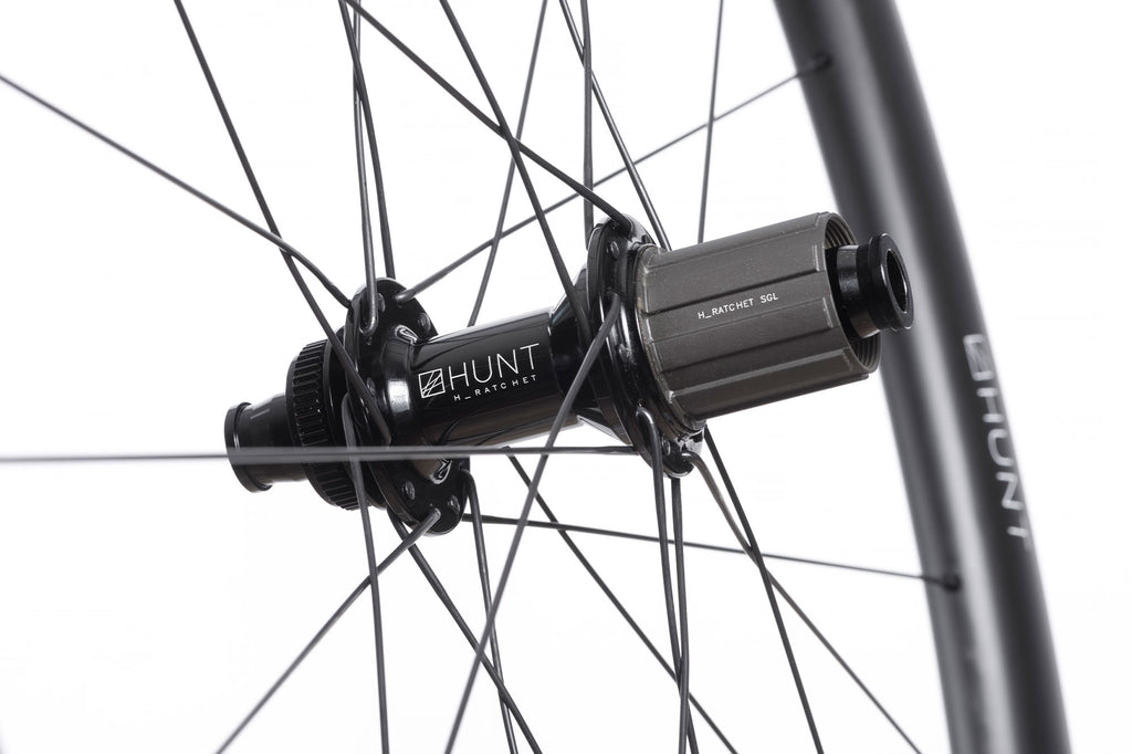 <h1>H_Ratchet SGL Hub</h1><i>The new HUNT H_Ratchet 36T SGL hubset provides a 10-degree engagement angle with improved durability, offering increased engagement surface area while using less shell materials relative to our race-proven pawl-based systems. Ships with Dumonde Tech Pro X freehub grease applied for long service life and contamination resistance. Compatible with 15mm thru-axles for adaptability for all modern road and gravel bikes.</i>