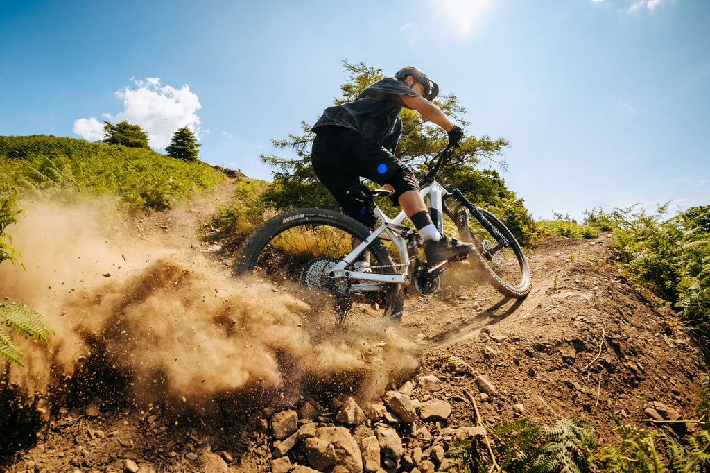 <h1>Engineered in The UK</h1><i>Engineered in the UK - The HUNT E All_Mountain rim and its durable internally reinforced construction were designed, developed and tested at our head office in West Sussex using advanced FEA modelling.</i>