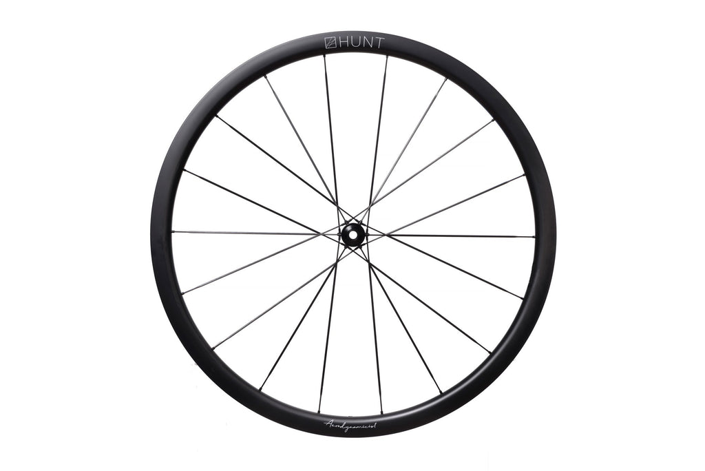 <h1>Rims</h1><i>Aerodynamicist disc-specific rim profiles, designed from the ground up by HUNT engineers. Toray T700/T800 carbon fiber with a stronger ratio of T800 (T40) fibers to achieve a greater strength-to-weight ratio. Unidirectional sidewalls with 3K weave bed and spoke areas. Tubeless-ready for lower weight, rolling resistance, and better puncture protection.</i>