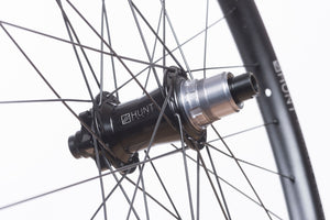 Rear HubThe demands of modern day Enduro riding are tougher than ever before, so the EnduroWide hubs have been designed with oversized 17mm axles to increase stiffness and bearing durability. On the rear, the Hunt RapidEngage MTB hubs with a fast 5 degree engagement, means you will be able to put the power down straight out of the corners. 