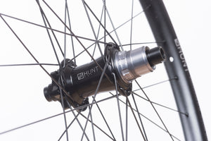 Rear HubThe demands of modern day Enduro riding are tougher than ever before, so the EnduroWide hubs have been designed with oversized 17mm axles to increase stiffness and bearing durability. On the rear, the Hunt RapidEngage MTB hubs with a fast 5 degree engagement, means you will be able to put the power down straight out of the corners. 
