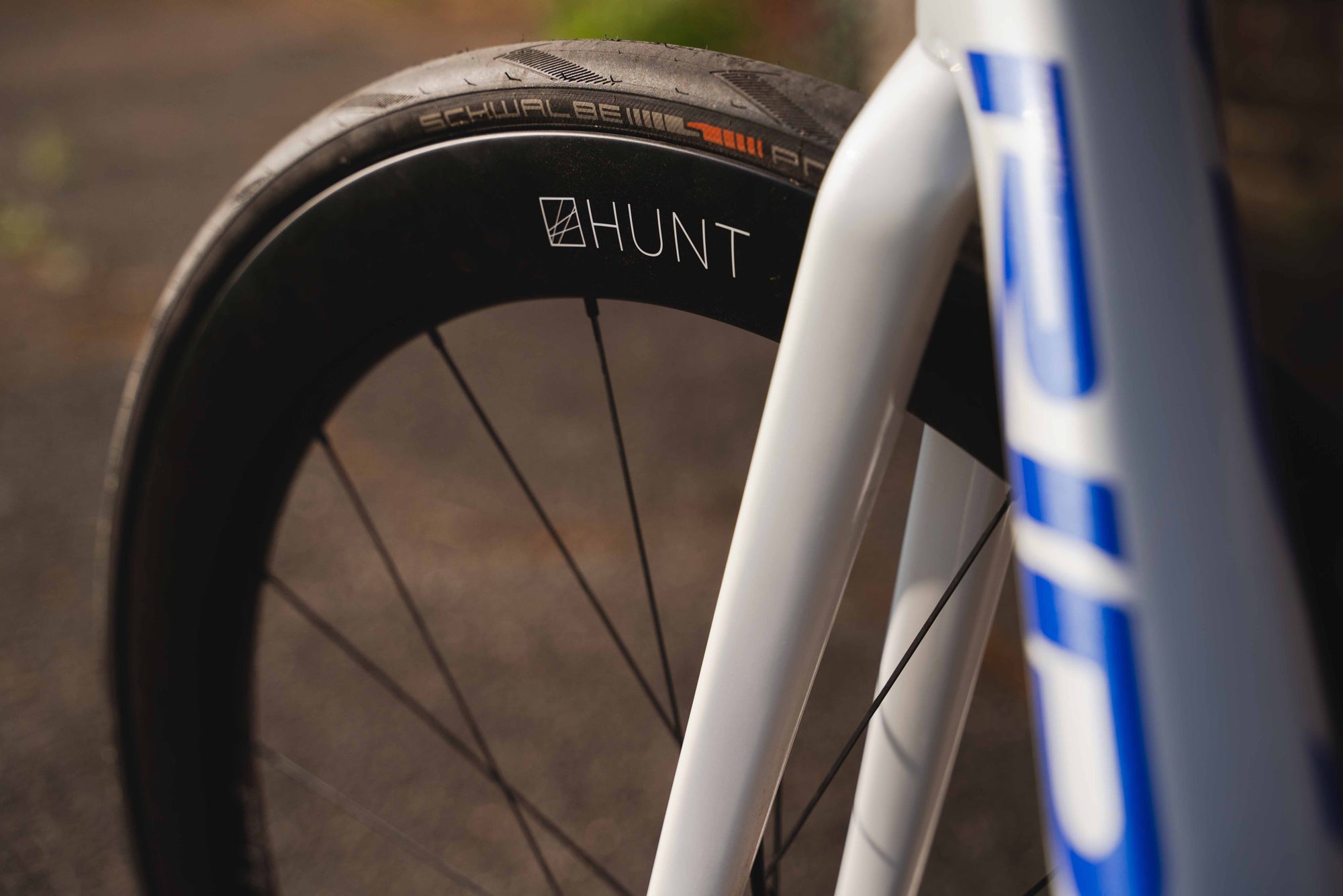 <h1>Tyre Width Optimisation</h1><i> Designed around a 20mm internal rim width optimised for a 25c tyre (but will of course work without compromise with both 23c and 28c tyres). They feature a hooked tyre retention design and are both fully ETRTO-compatible and tubeless-ready.</i>