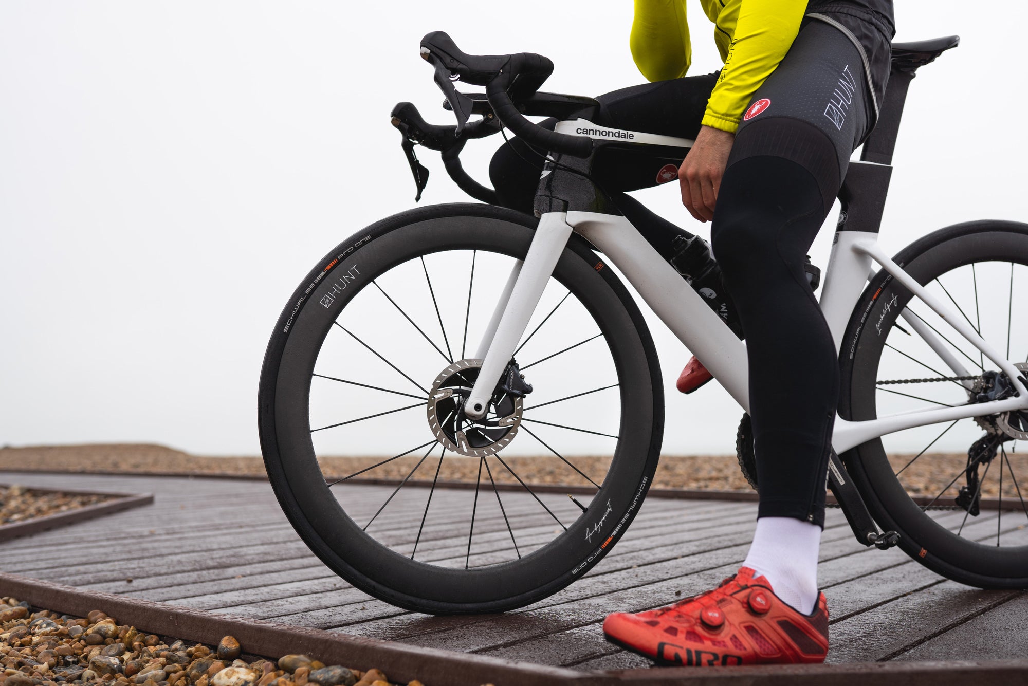 <h1>Tyres</h1><i>At HUNT we enjoy the puncture resistance and grip benefits of tubeless on our every-day rides so we wanted to allow you the same option, but of course these tubeless-ready wheels are also designed to work perfectly inner tubes, just use tubes in tubeless ready tyres.</i>