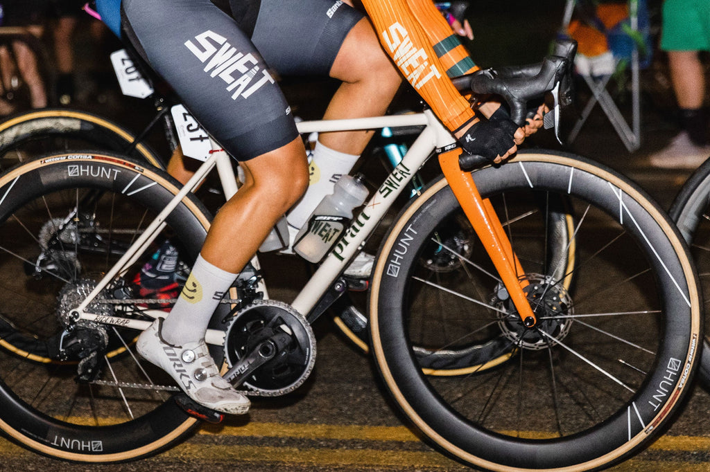 <h1>Patented Limitless Technology</h1><i>In order to create the most aerodynamic & stable shape for the tyre, a rim bed of 21mm is needed. With the tyre profile this creates, the ideal shape of the rim curves out to an external width of 34mm. To overcome the weight penalty associated with this, we use a (non-structural) low density expanding polymer insert, inside a channel carved out during the production process.</i>