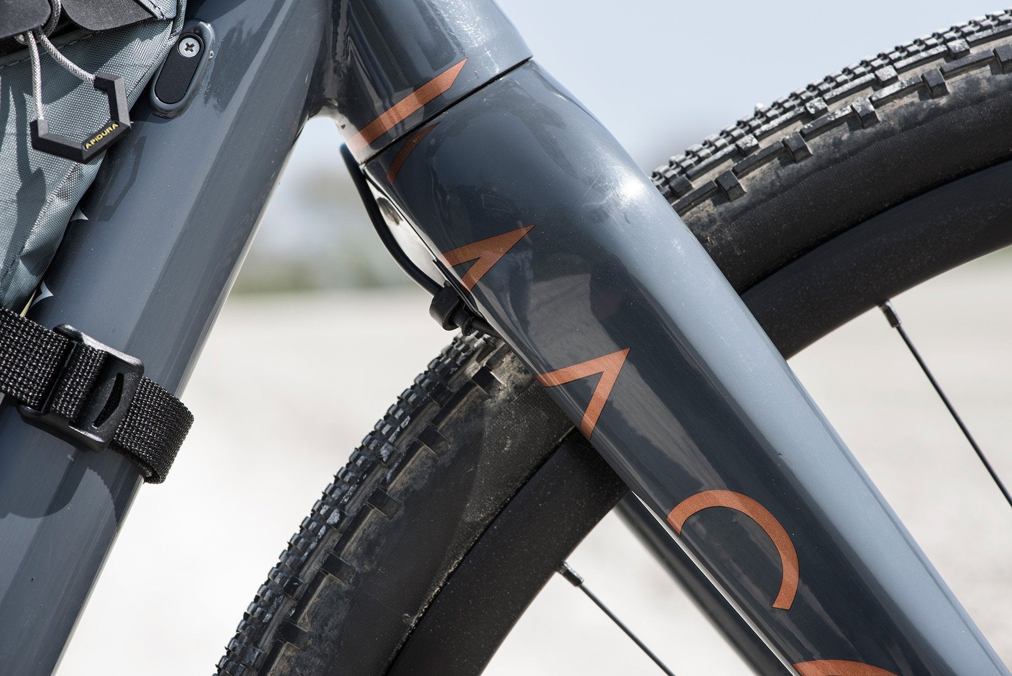 <h1>Tyres</h1><i>At HUNT, we enjoy the puncture resistance and grip benefits of tubeless on our every-day rides so we wanted to allow our customers the same option. Of course, all of our tubeless-ready wheels are designed to work perfectly with clincher tyres and inner tubes too.</i>