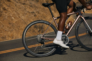 <h1>STIFFNESS-TO-WEIGHT</h1><i>Engineered to provide a stiffness-to-weight ratio previously unseen on serviceable wheels. Coming in at just 1213g but with significant increases in lateral responsiveness, climbing wheels have never been so fast.</i>