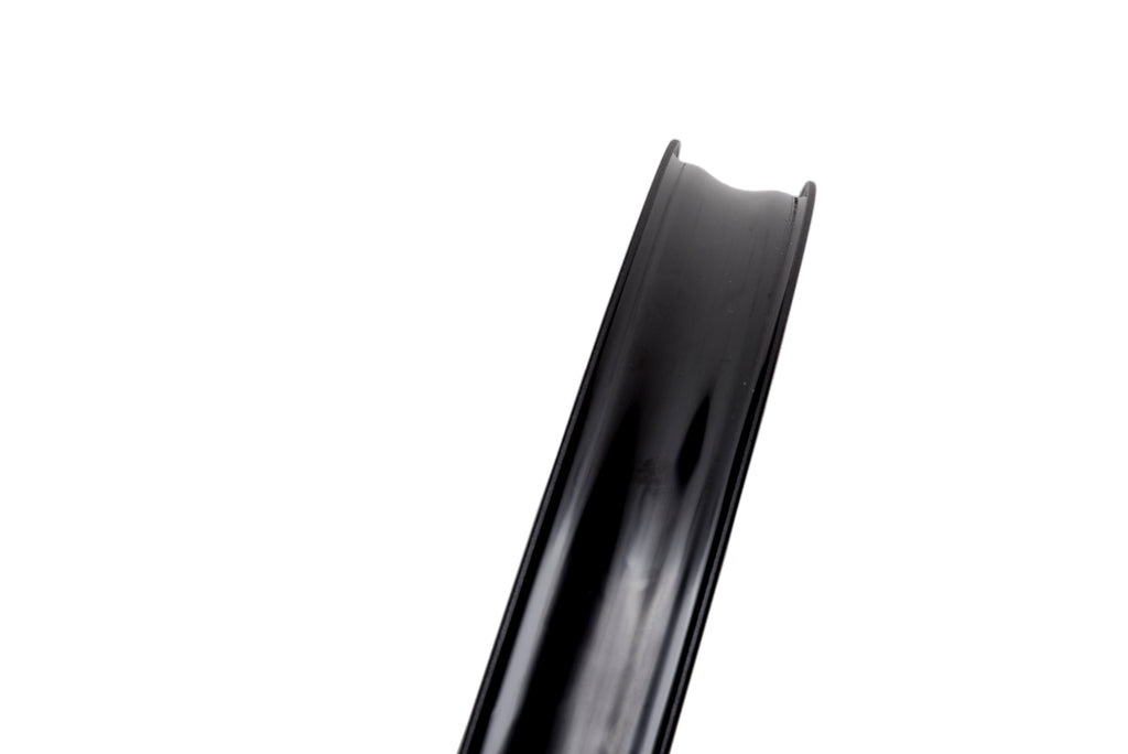 <h1>Rim Profile</h1><i>Like all of our wheels, the Hunt MTB line-up is designed to be used as a tubeless system. Featuring a H-Lock rim bead with 'up-kicks' to the shoulder of the rim bed secures your tyre when seated. This prevents side-to-side movement reducing the chance of burping your tyre. It creates a great rim-well seal for first installation and easy sealing of tubeless tyres. Still haven't made the switch? All our wheels are tube compatible as well.</i>
