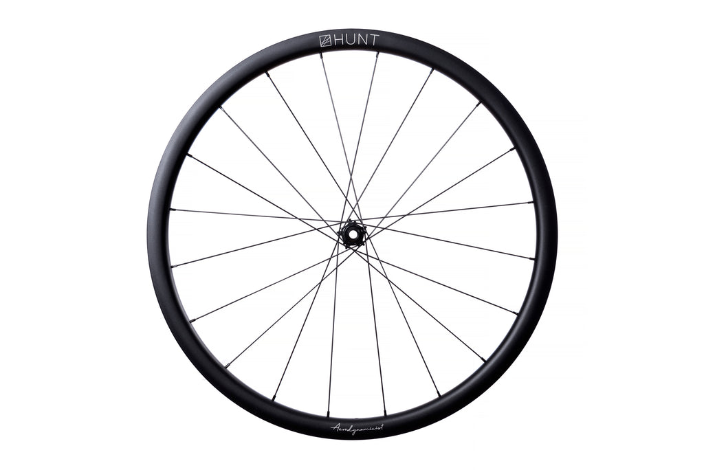 <h1>Rims</h1><i>The broad shape and large radius spoke bed profile (developed by HUNT's in-house engineering team for the LIMITLESS project allows excellent transfer of airflow from tyre to the rim and then around the spoke bed to ensure low aerodynamic drag at a wide range of yaw angles.</i>