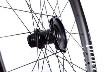 <h1>Internal Rim Width</h1><i>The future proof 30mm internal rim width has been developed to work with tyres from 2.35” all the way to 2.8” and the deep rim channel makes for easy tubeless installation.</i>
