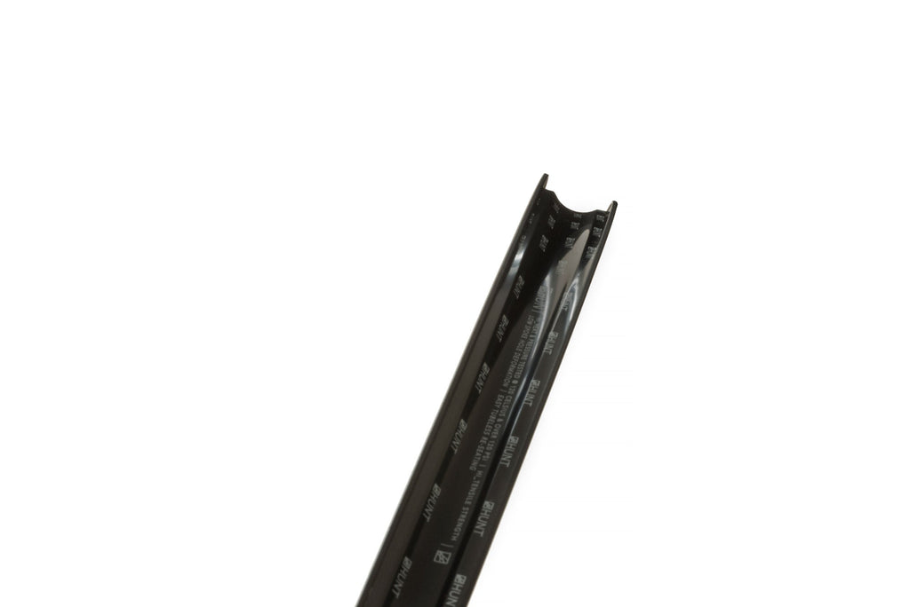 <h1>RIM BED</h1><i>H-Lock is our tubeless-ready rim bed profile with up-kicks to the shoulders of the tubeless steps which help to create a great rim-well seal for first installation and easy sealing of tubeless tyres. The H-Lock profile also locks the beads in place more securely once seated. This is especially important when running lower pressures off road.</i>